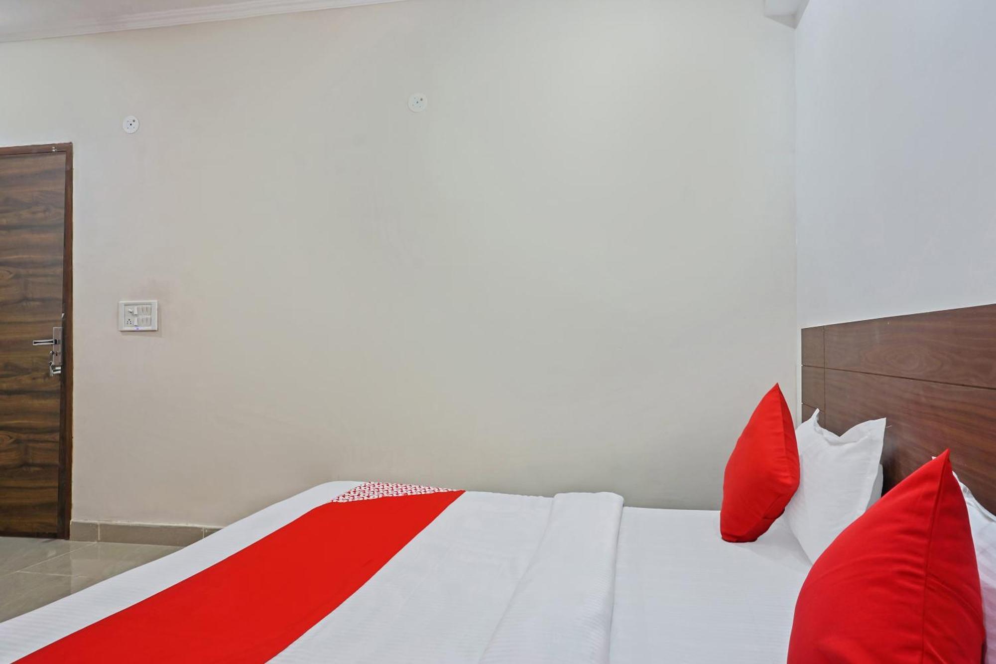 Hotel O Quadis Noida Buitenkant foto
